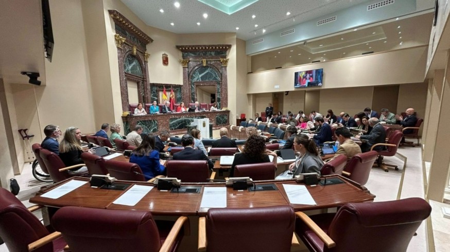 El agua, la financiación autonómica y la protección de Sierra Espuña centran el debate en la Asamblea Regional