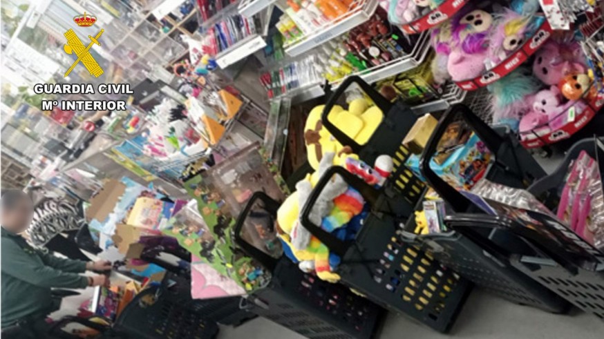 Intervienen más de 10.000 juguetes falsificados en bazares de Murcia