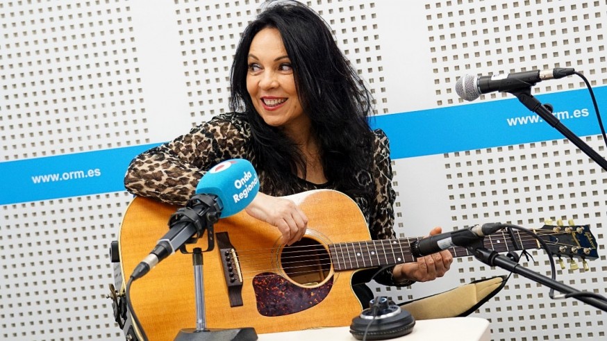 Nos visita la cantautora murciana Susana Re