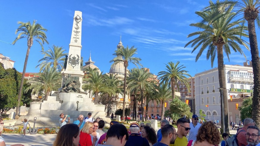 Cartagena reúne a medio centenar de participantes en una yincana histórica por el Día de la Hispanidad