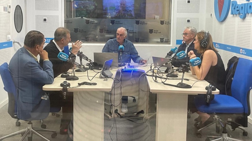 Pedro de los Santos, Pepe Ruiz, Enrique Nieto e Isabel Franco analizan las noticias del día en Onda Regional de Murcia