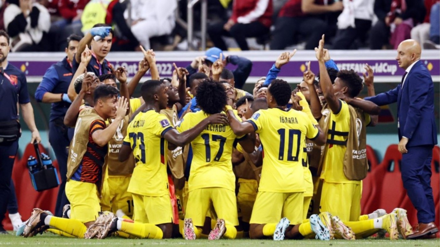Ecuador golea a Qatar en el partido inaugural del Mundial 