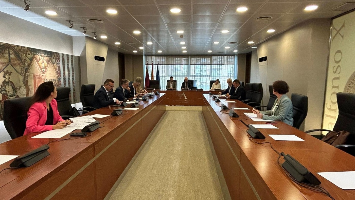 La oposición introduce enmiendas técnicas a la nueva ley de simplificación administrativa antes de su votación final
