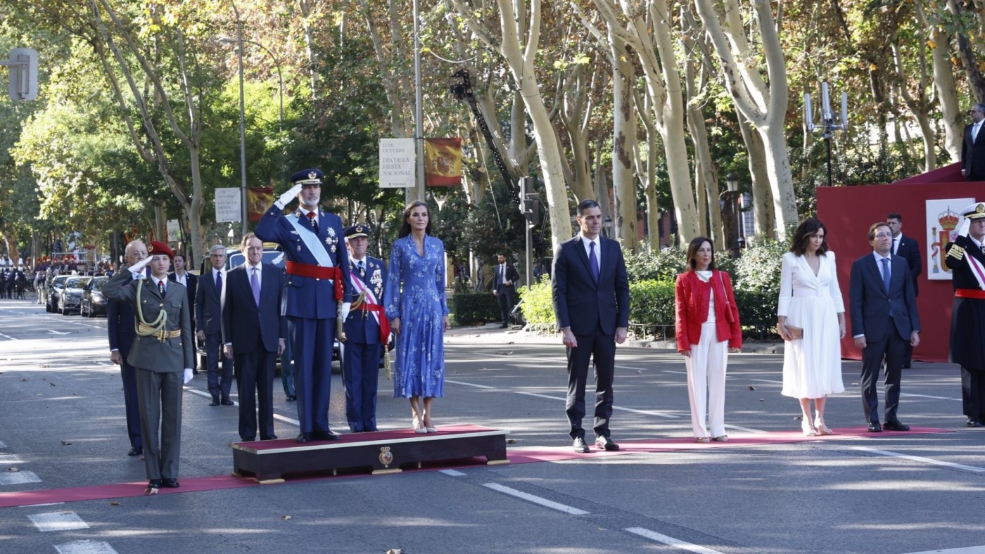 Sánchez, recibido con abucheos a su llegada al desfile del día de la