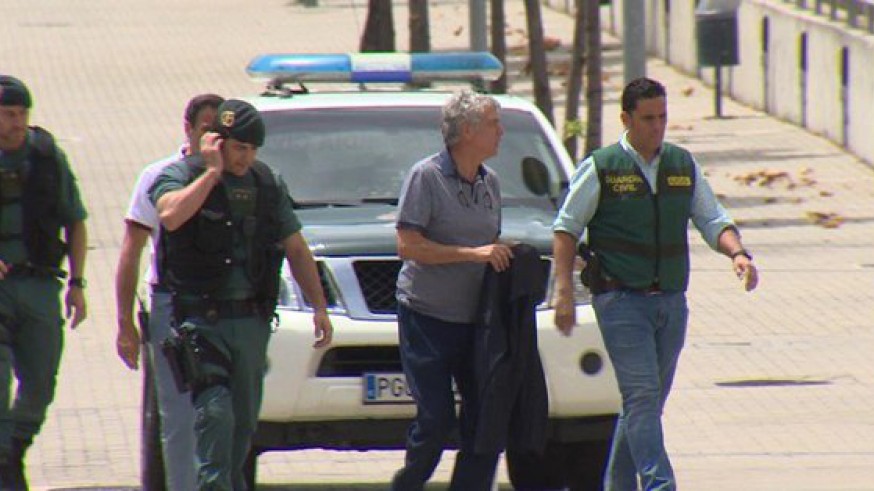 La Guardia Civil lleva a Villar al registro en la sede de la Federación