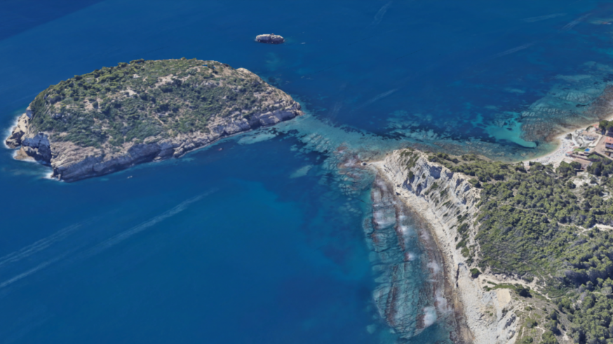 Una mujer de 34 años muere al caer de un barco en Jávea