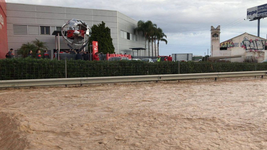 Reabierta al tráfico la autovía del Mar Menor, inundada por las lluvias