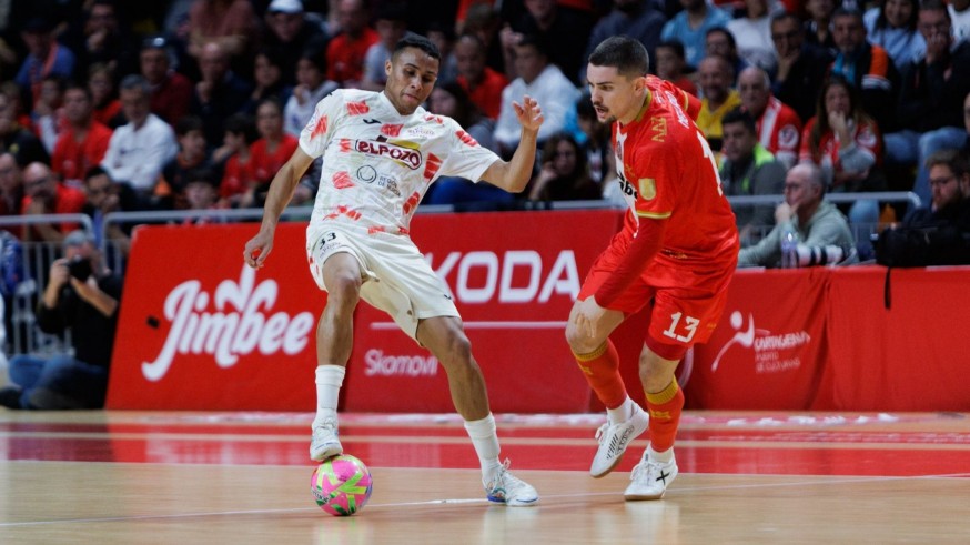 ElPozo se lleva el derbi en Cartagena (1-2)