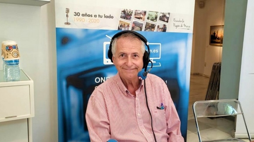 Miguel Massotti durante el programa La Gramola, realizado en el Museo Ramón Gaya con motivo de su jubilación