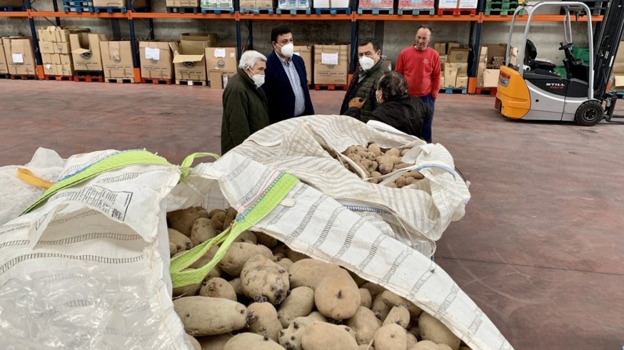 PLAZA PÚBLICA. Una razón de peso. 160 kg de patatas que van al Banco de Alimentos del Segura