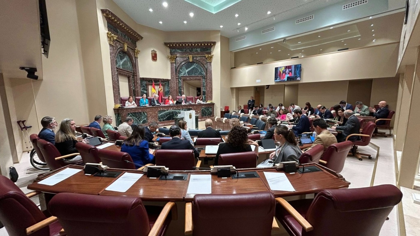 El déficit de médicos de Atención Primaria a debate en la Asamblea Regional