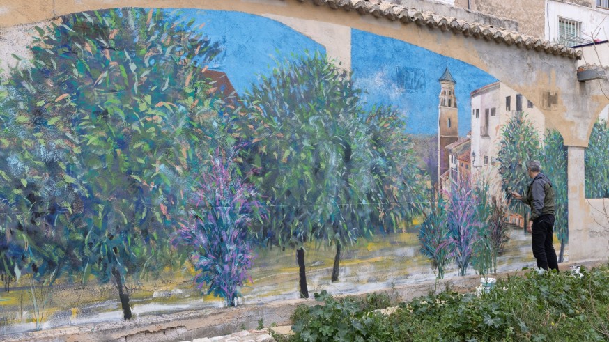 Carlos Callizo abre una ventana al patrimonio de Caravaca con un nuevo mural en los Huertos del Vicario