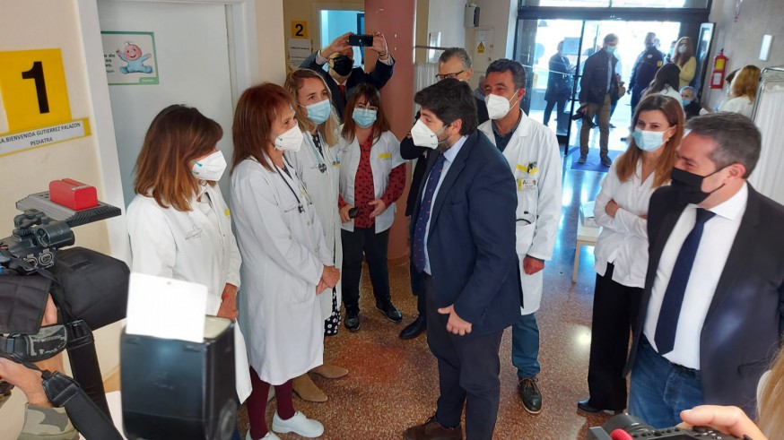López Miras en su visita al centro de Salud de Alcantarilla