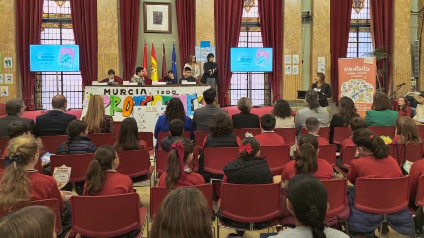 Los niños piden protección en un pleno infantil desde La Glorieta