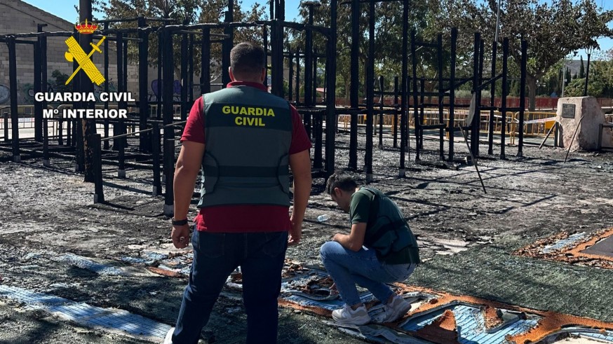 Dos menores de edad identificados como presuntos autores del incendio de un parque infantil en Jumilla