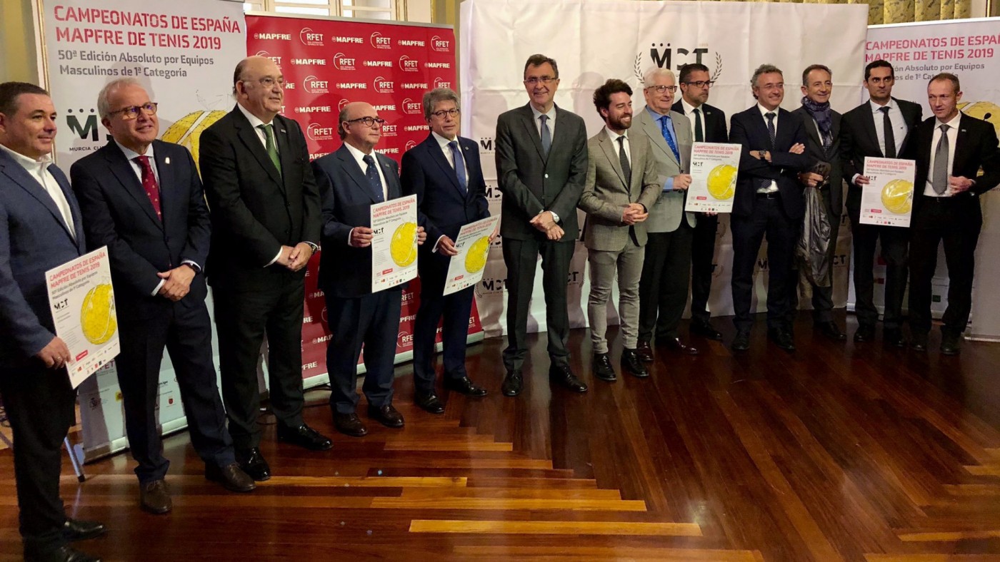 Representantes del Murcia Club de Tenis, Federación Española y autoridades en la presentación del Nacional