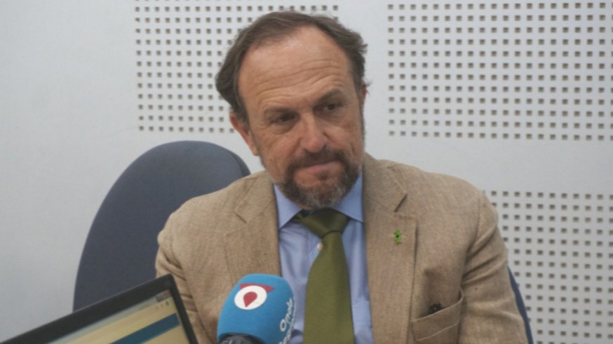 Luis Gestoso en los estudios de Onda Regional