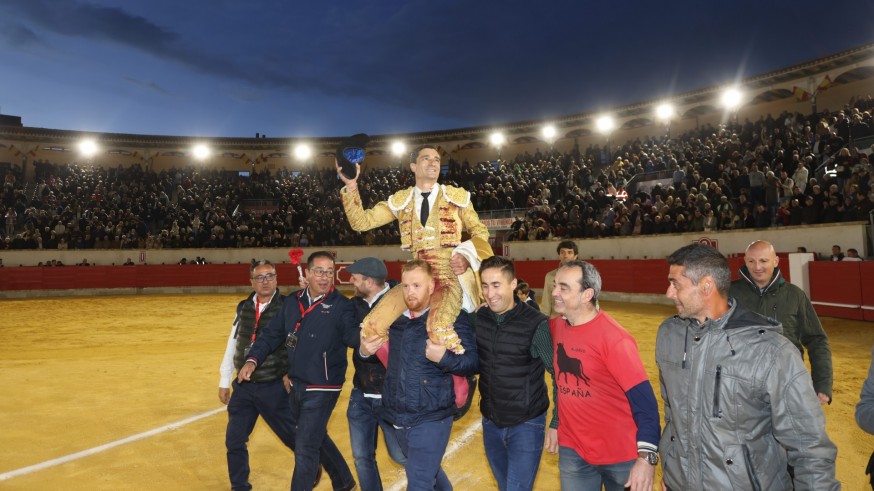 Paco Ureña abre la puerta grande en la reapertura de la plaza de toros de Lorca