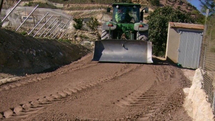 El Gobierno invierte 2,3 millones en la reparación de los caminos rurales