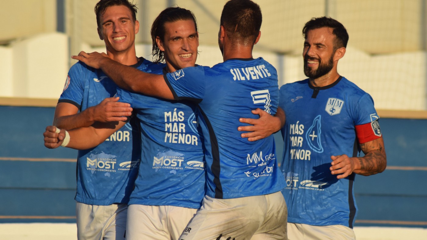 Morros, Silvente y Molinero celebran un gol de Edu Ubis. Foto: Mar Menor FC