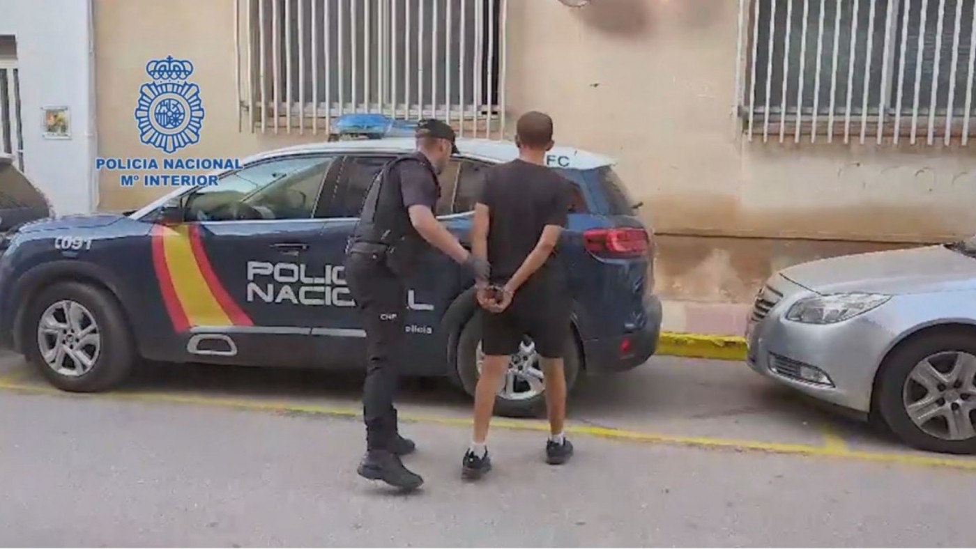 VIDEO | Dos detenidos por apuñalar a un hombre que se resistió a darles el móvil en Alcantarilla