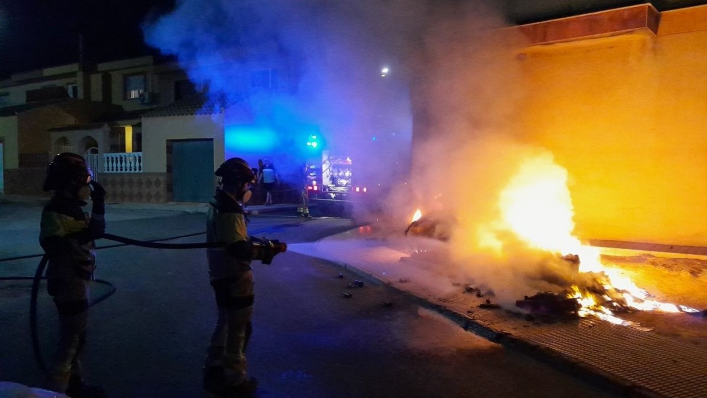 Emergencias gestiona 156 incidentes relacionados con las hogueras de San Juan en la Región de Murcia