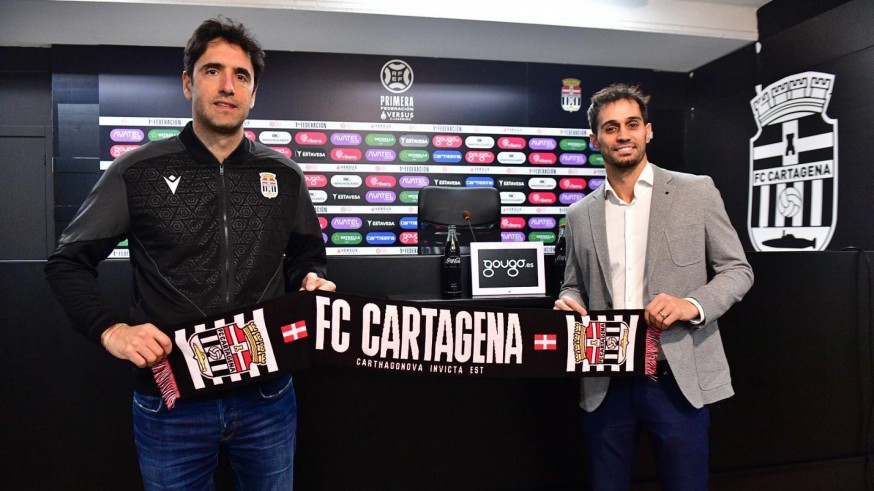 Íñigo Vélez: "Estoy encantado de debutar en el derbi contra el Real Murcia" 