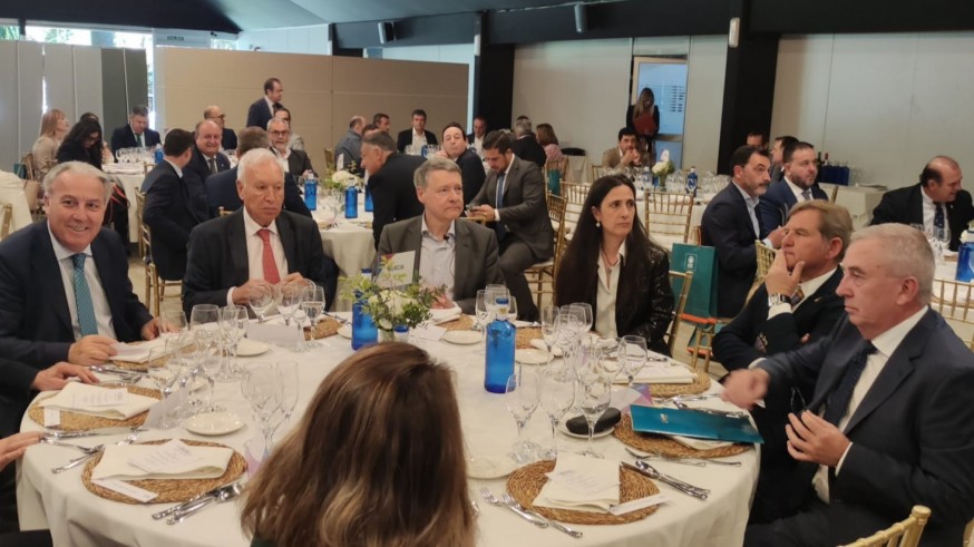 Los exministros García-Margallo y Sevilla debaten en Murcia sobre los desafíos de la economía