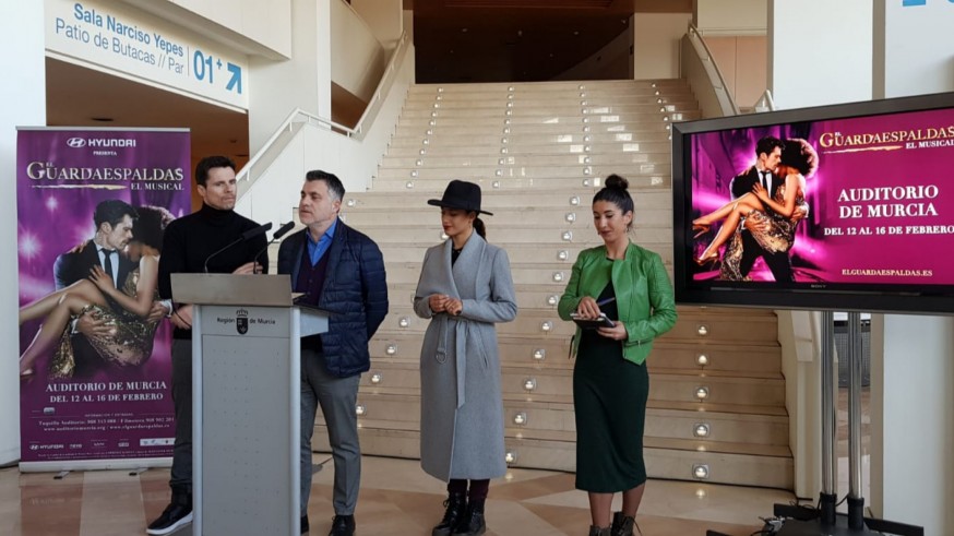VIVA LA RADIO. El Guardaespaldas, tras su triunfal estancia en el West End de Londres llega a Murcia