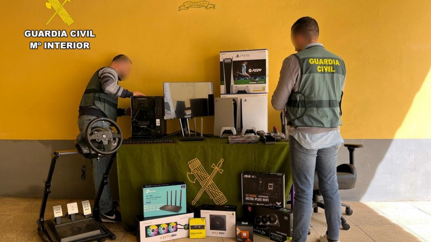 Un antiguo empleado de una firma de informática roba portátiles y videoconsolas por valor de medio millón de euros