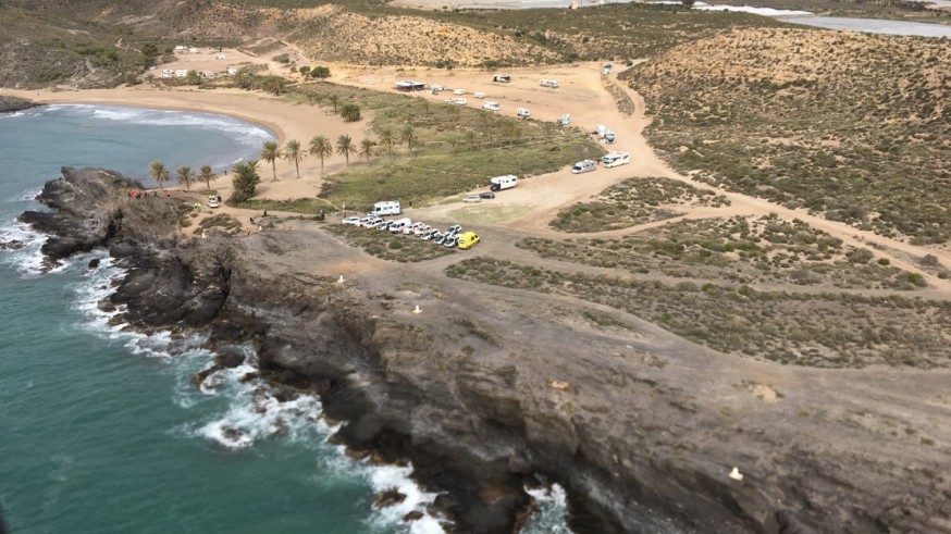 Playa de Percheles frente a la que naufragó la patera