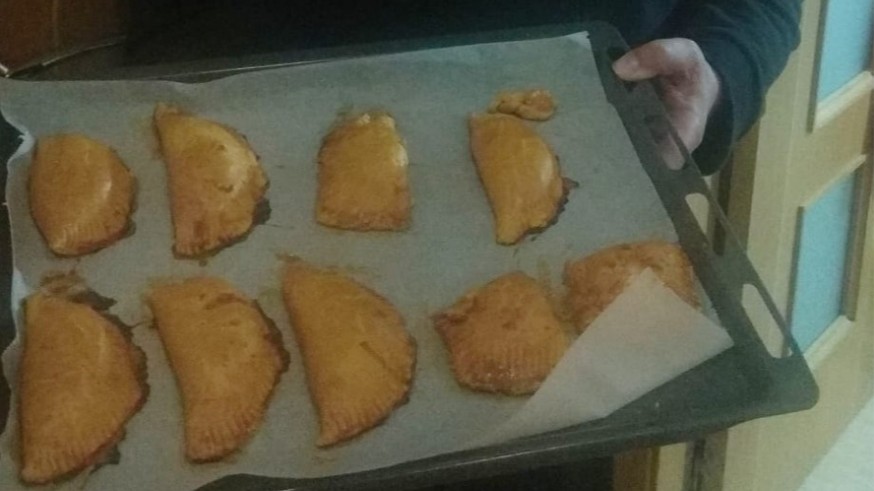 NOCHE ABIERTA. Los dioses deben estar locos. Nadie hace las empanadillas de atún como las hacía mi abuela