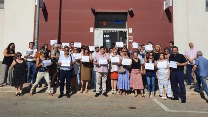 La Federación de Sindicatos de Sanidad y Educación protesta por las condiciones del entorno del edificio del SEF del parque móvil en Murcia