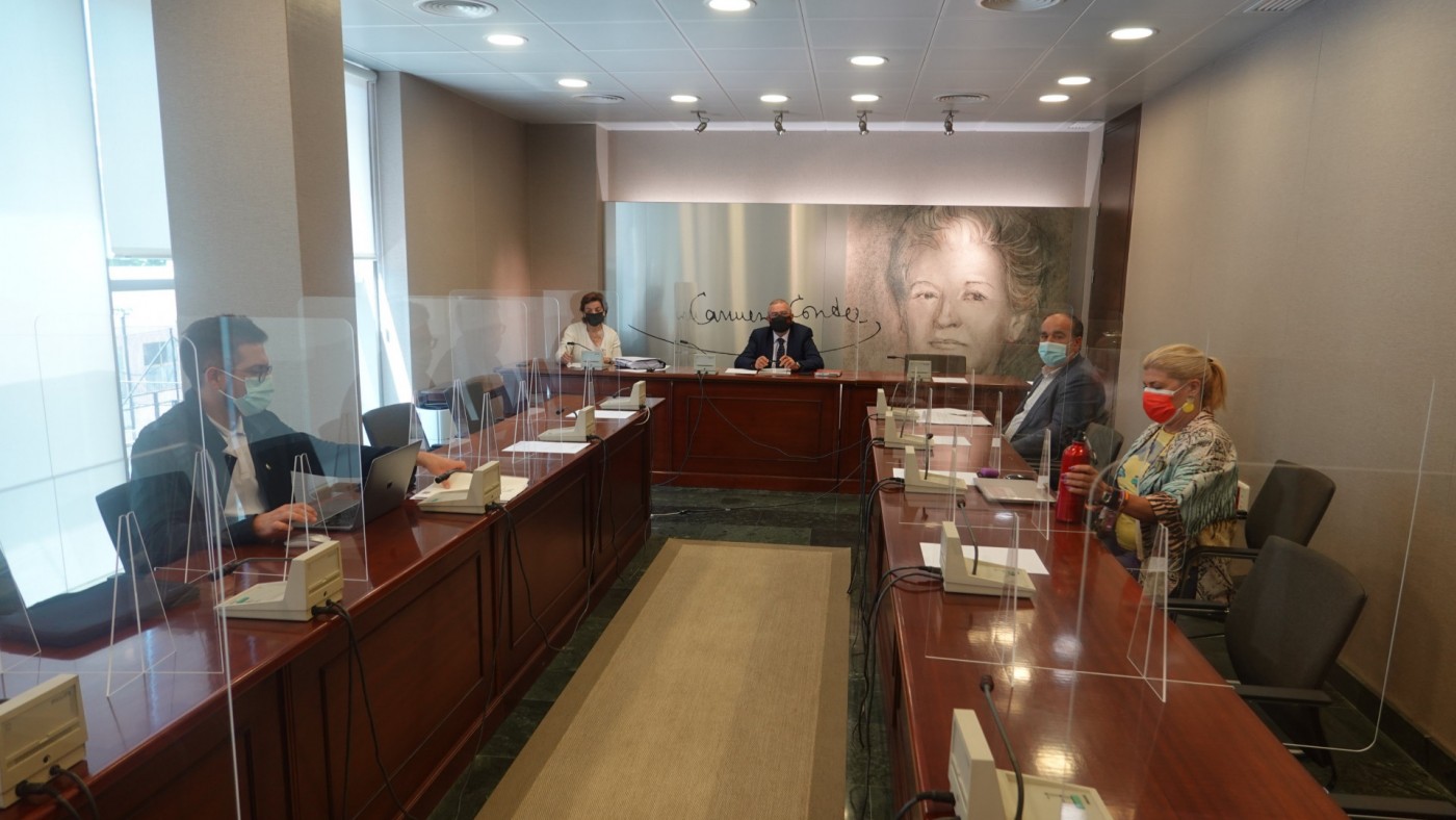 La Mesa de la Comisión de Economía. ASAMBLEA REGIONAL