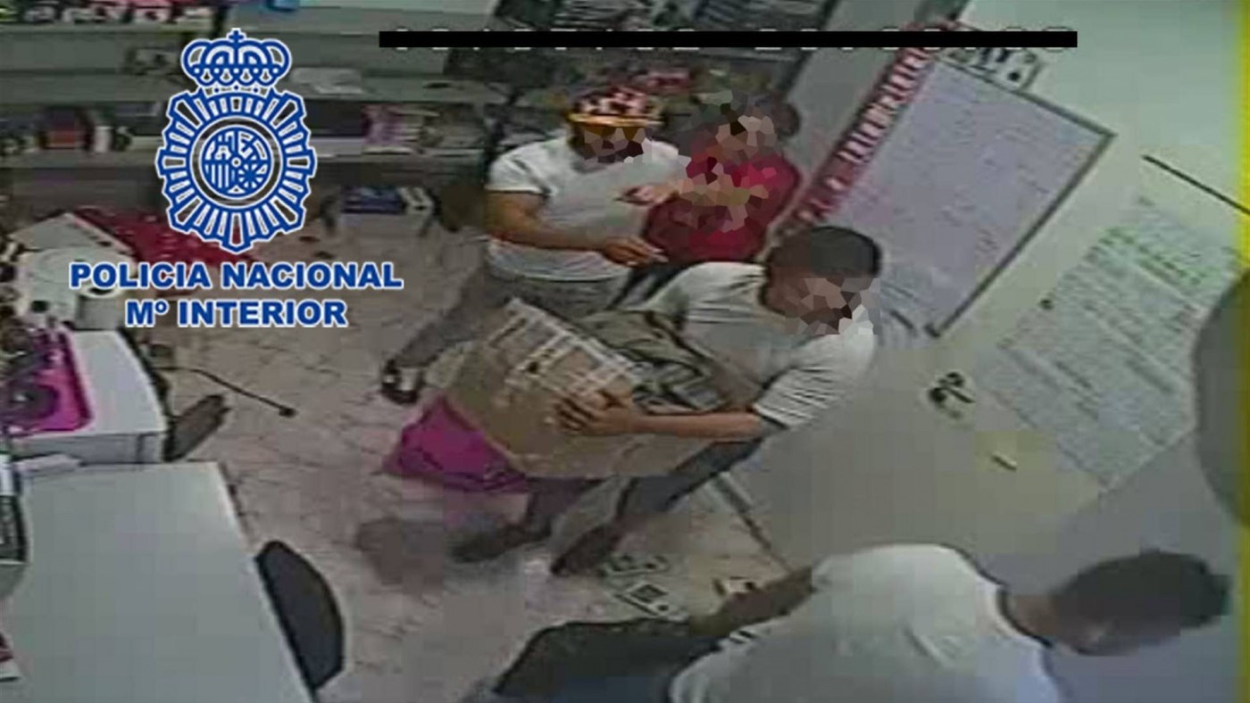 Imagen del asalto al local comercial en Murcia