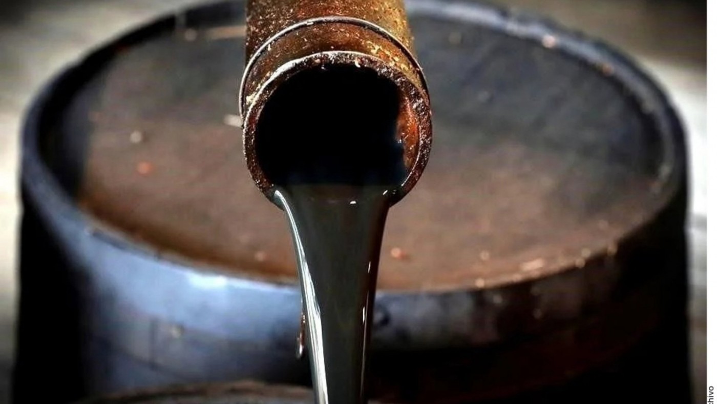 El Gobierno libera petróleo para contener la subida del precio