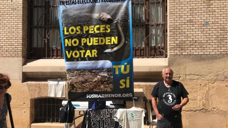 SOS Mar Menor sale a la calle en Murcia para concienciar sobre la importancia del voto en las autonómicas