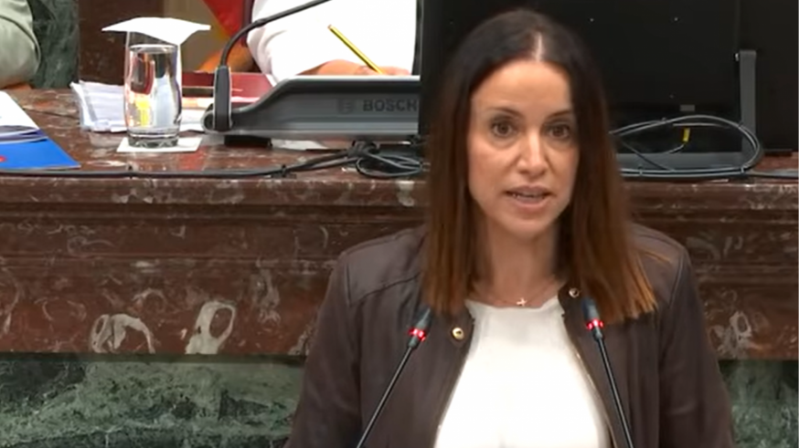 La consejera de Salud limita el caso de las prótesis a un presunto fraude económico sin impacto en pacientes