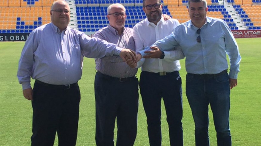 José Luis Mendoza: "¿Arturo?.. No negociamos con futbolistas contratados en otros clubes"