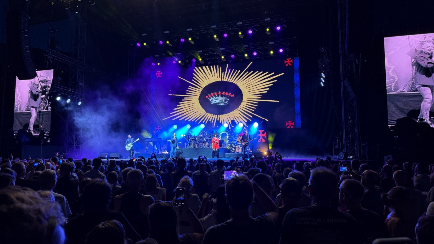 De “Waterfront” a “Alive and kicking”: Simple Minds revive su leyenda en Murcia