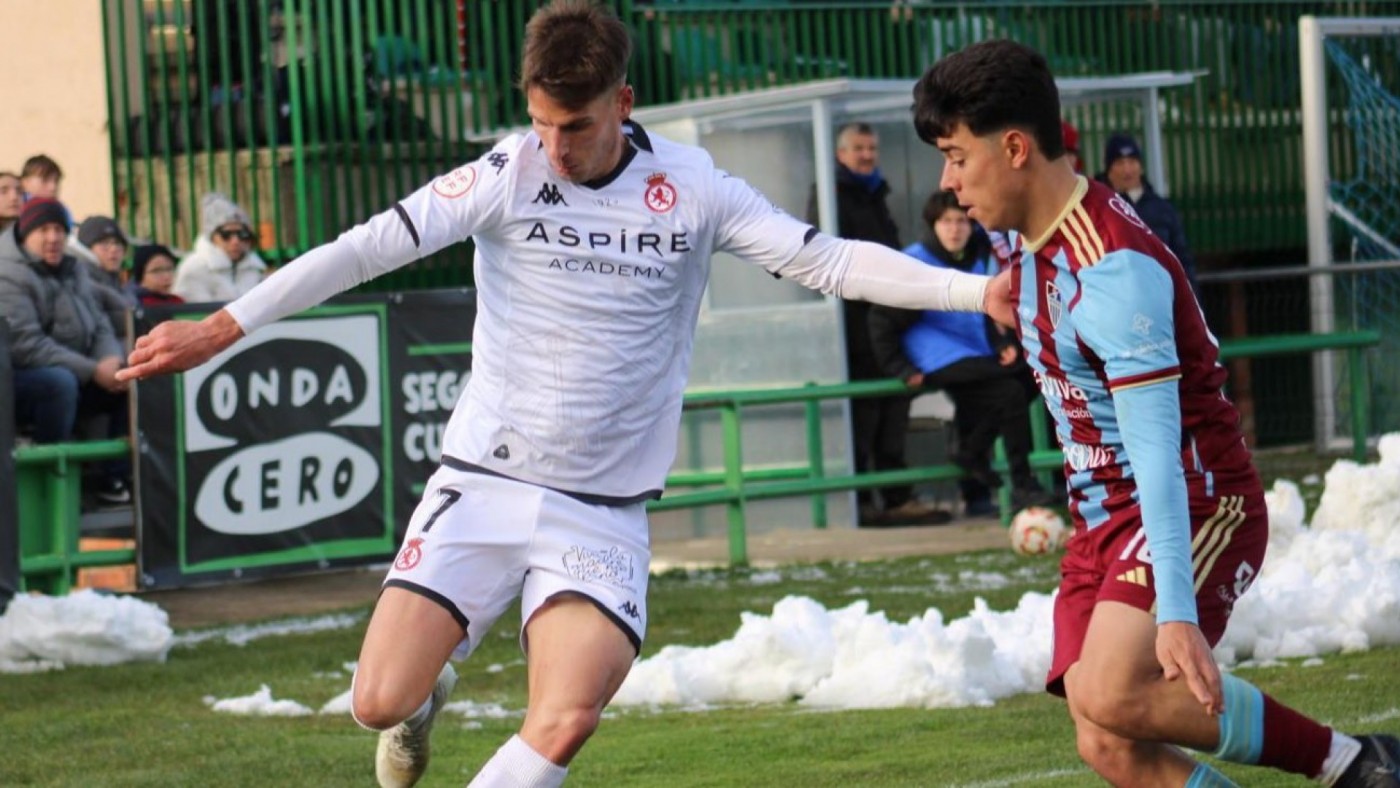 Carlos Calderón quinta incorporación para el Efesé
