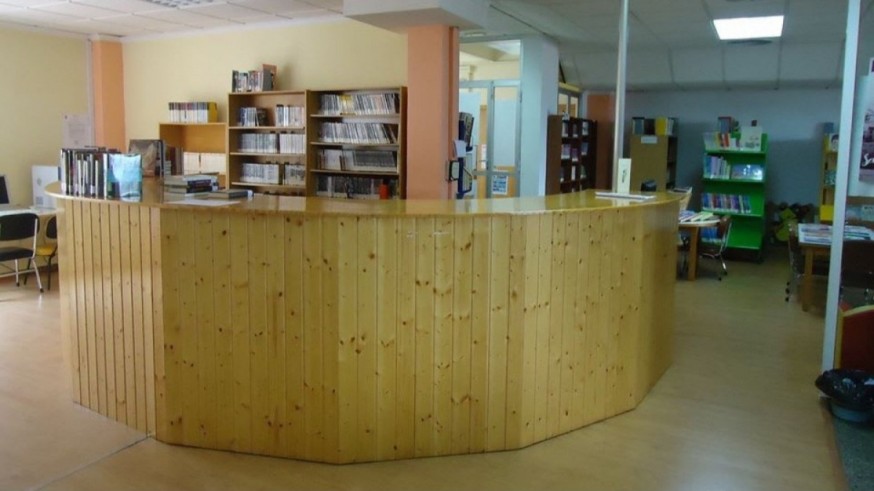 La biblioteca desde tu sofá. La biblioteca de Moratalla se consolida como refugio climático y oasis literario frente al calor estival