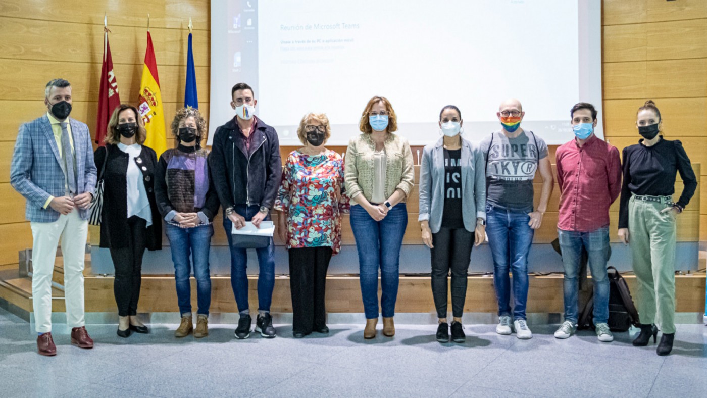 La vicepresidenta regional, Isabel Franco y representantes de las entidades del Observatorio