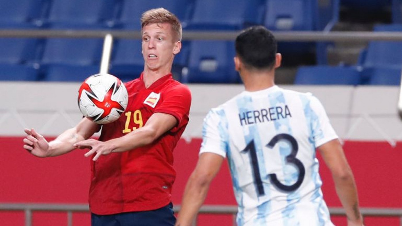 La España de Rafa Mir pasa a cuartos como primera tras empatar ante Argentina (1-1)