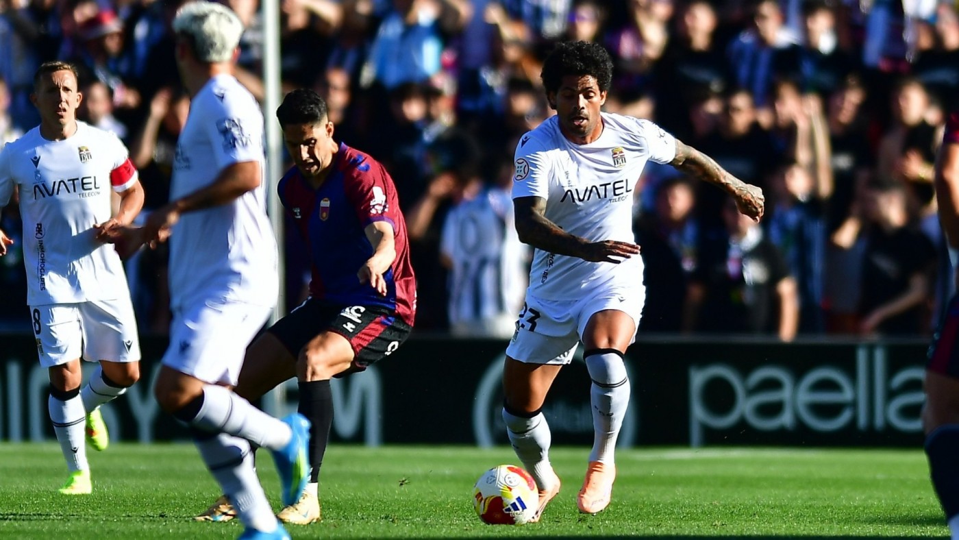 El Cartagena cae ante el empuje final del Eldense (2-1)