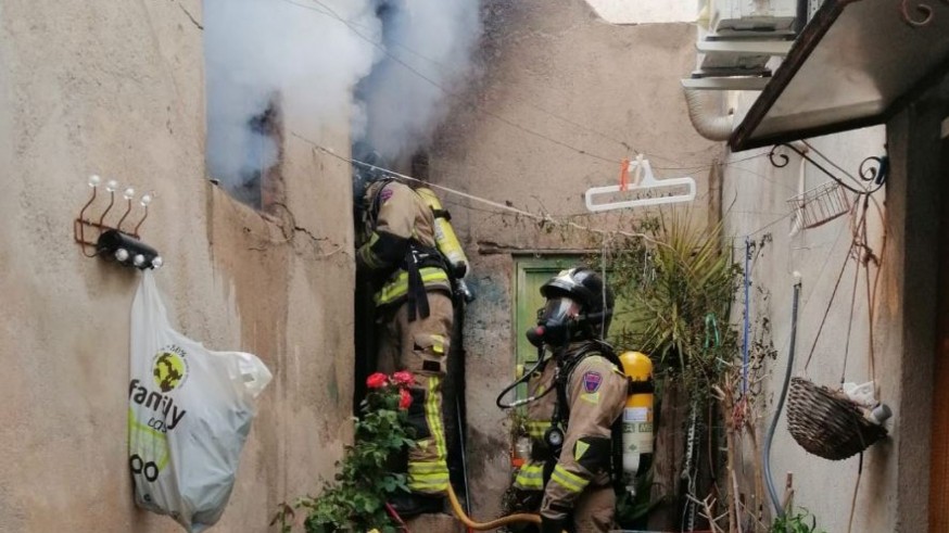 Dos heridos en el incendio en una vivienda de Lorca