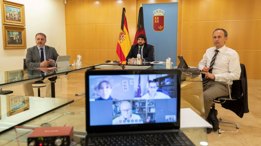 Reunión telemática entre López Miras y la presidenta de la Federación de Municipios