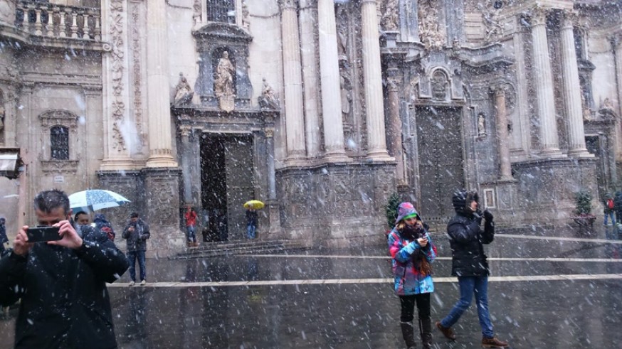 Nieve en la Catedral de Murcia (18 de enero de 2017)