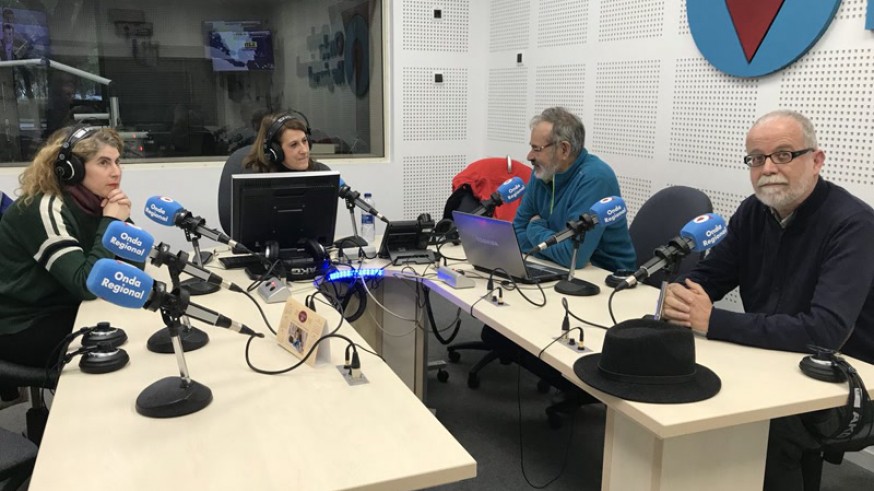 Los tertulianos en los estudios de ORM