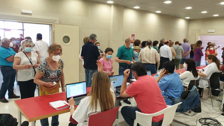 Vacunación en el estadio Enrique Roca de Murcia.